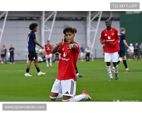 曼联新星崭露头角 15岁梅西接班人续约